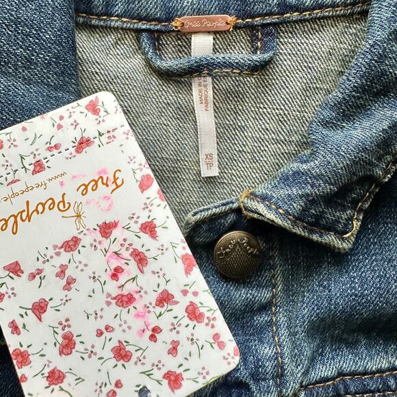FREE PEOPLE NWT Floral Lace & Dark Denim Jean Jacket – Size XS - Picture 9 of 13